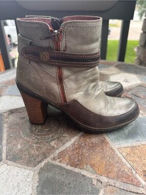Womens Two-Tone Leather Ankle Boots - green /brown size 39